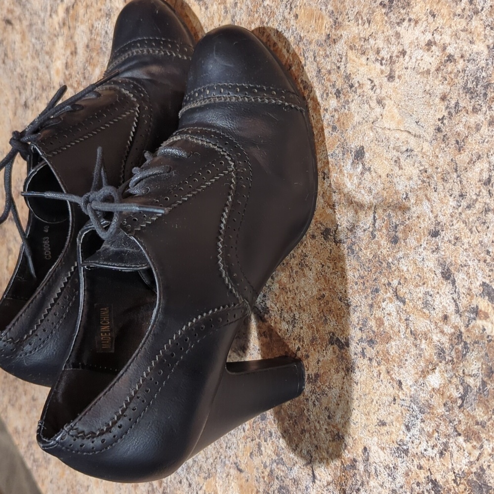 Women's lace-up heels